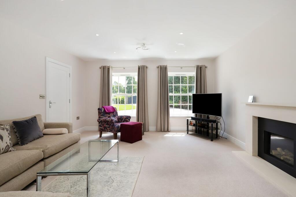 Blighton Lane, The Sands, GU10 photo 3