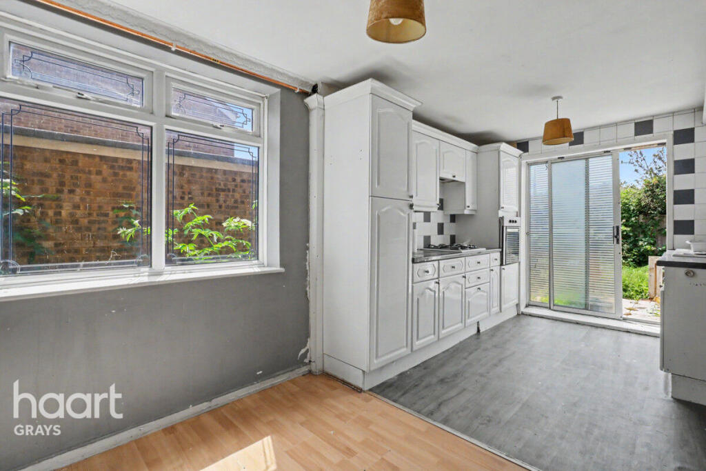Northview Avenue, Tilbury RM18 - View 3