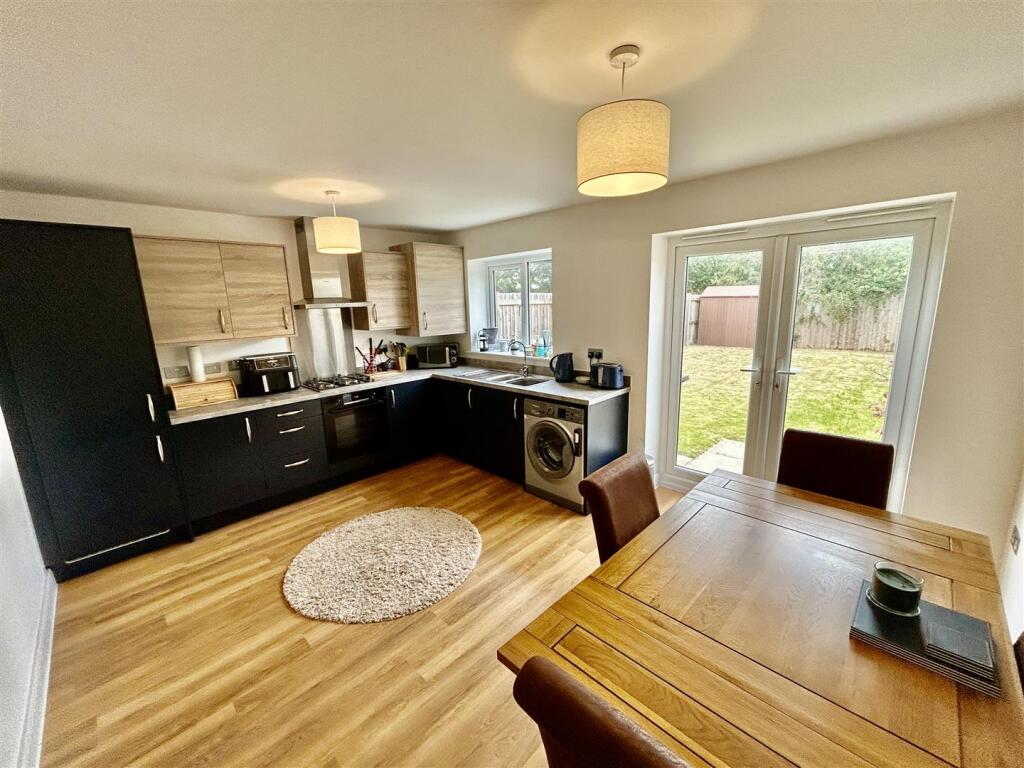 Vicarage Gardens, Tilstock, Whitchurch. photo 2
