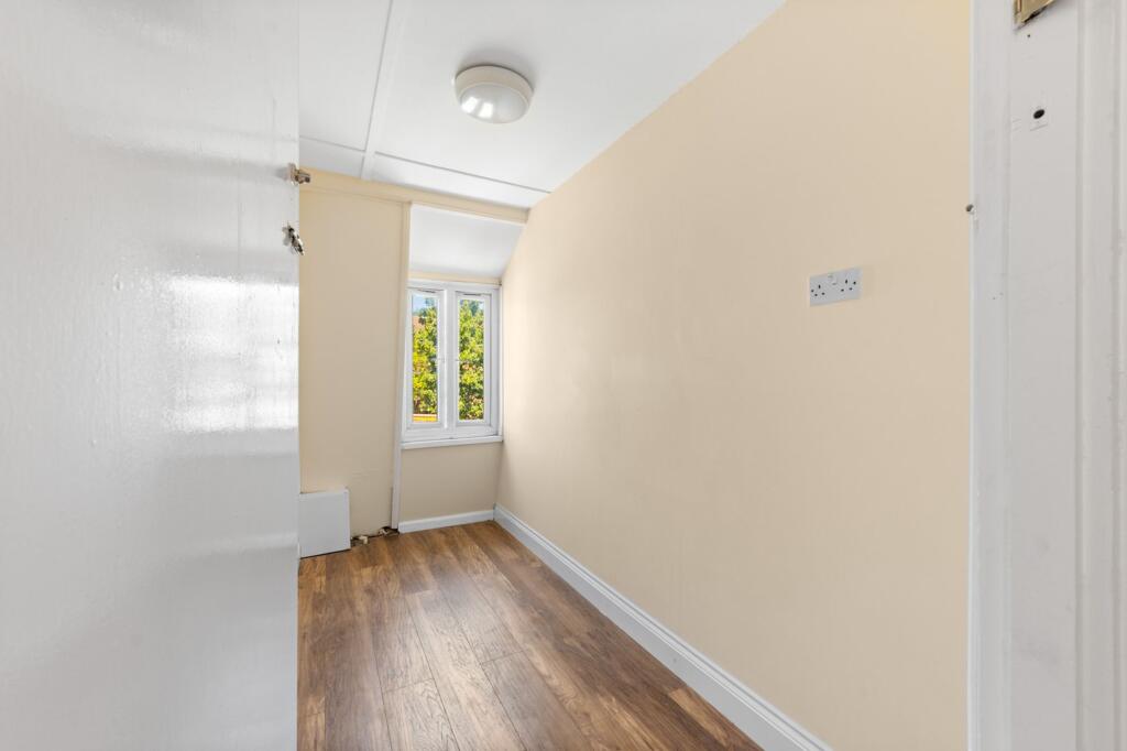 House in Croydon - View 5