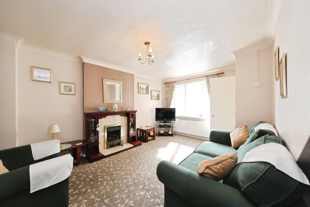 House in Chesterfield, Derbyshire - View 2