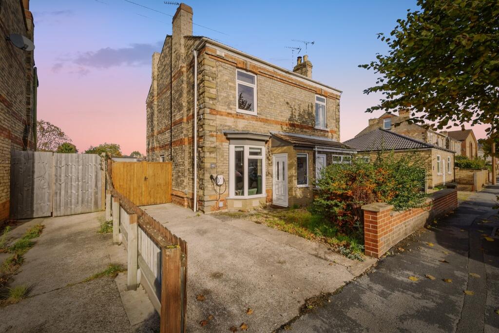 2-bed semi-detached on North Marsh Road, Gainsborough, £150,000