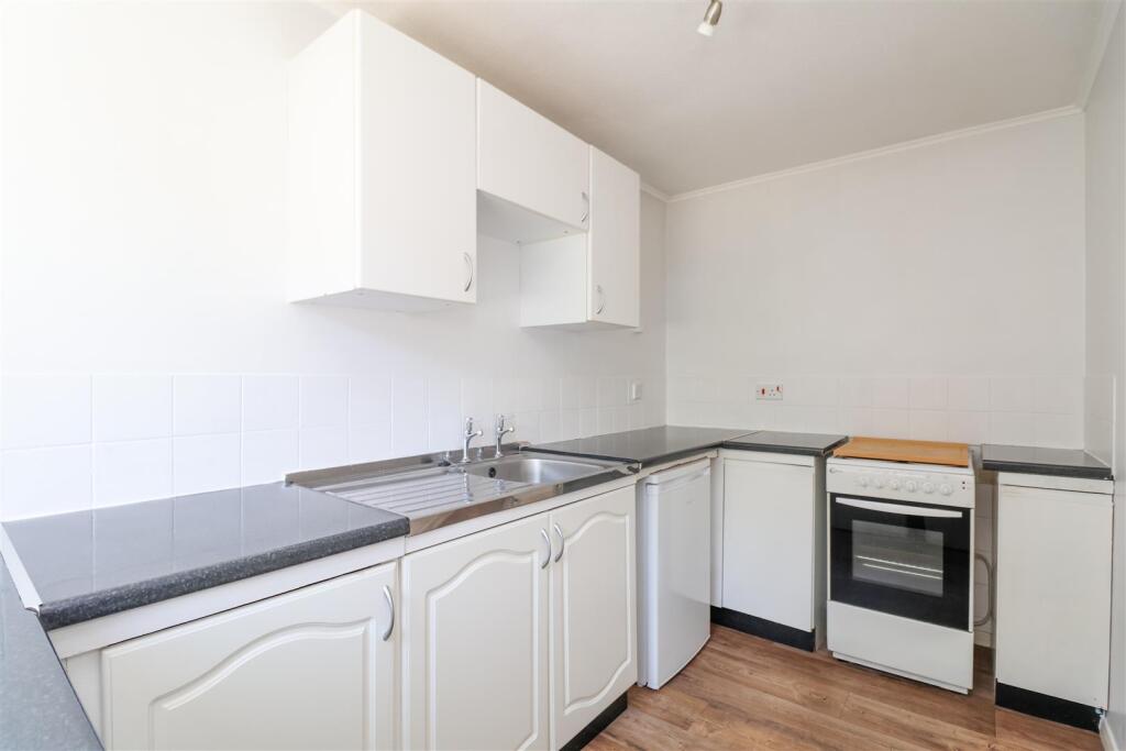 Apartment in Horsham, West Sussex - More