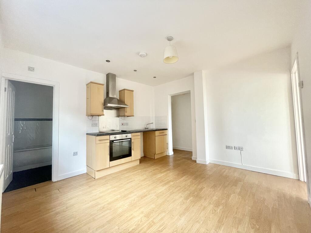 Apartment in Southampton, Hollybrook - View 4