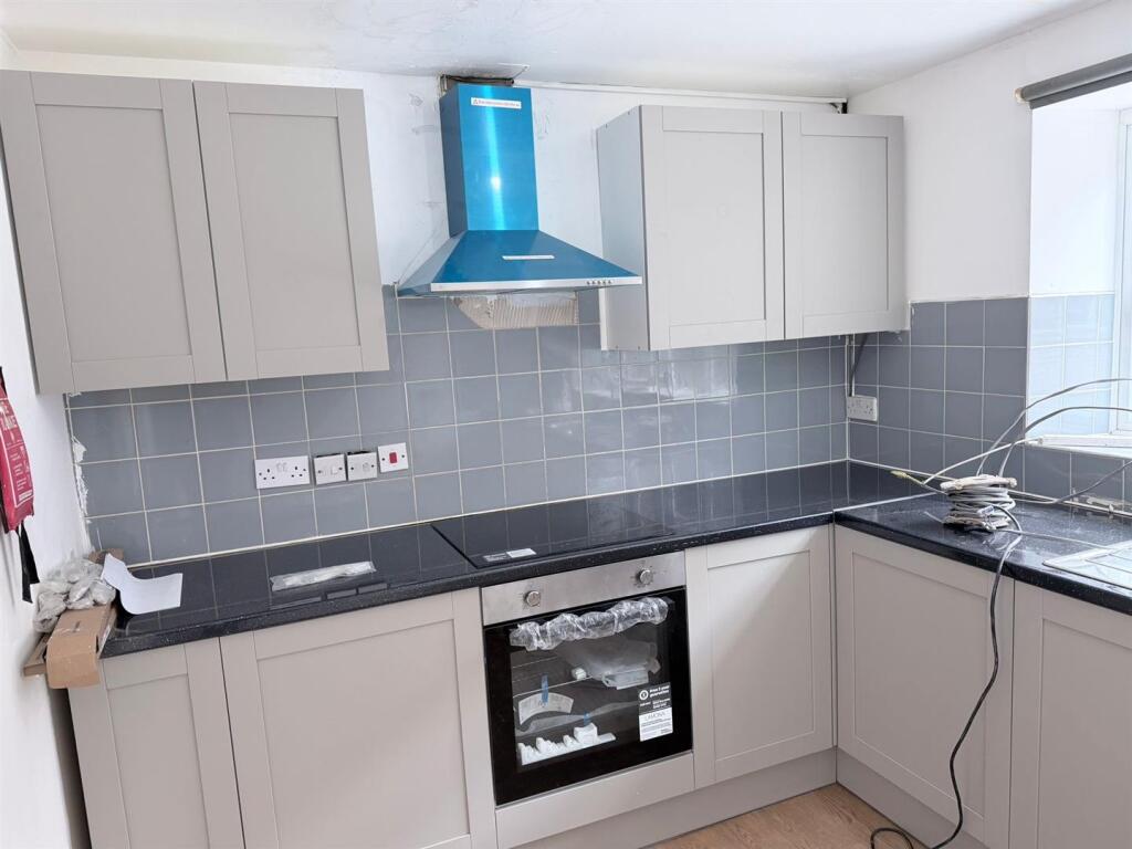 Main image of property: High Street, Hounslow