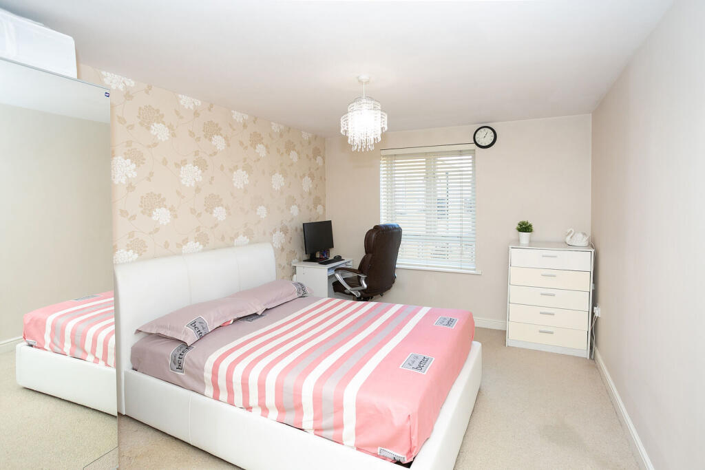 Apartment in Three Rivers, Abbots Langley - View 4