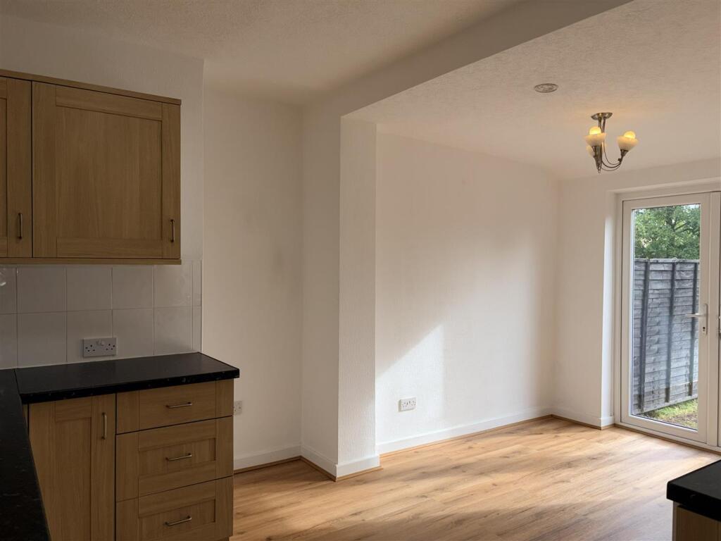 House in Tameside, Fairfield - More