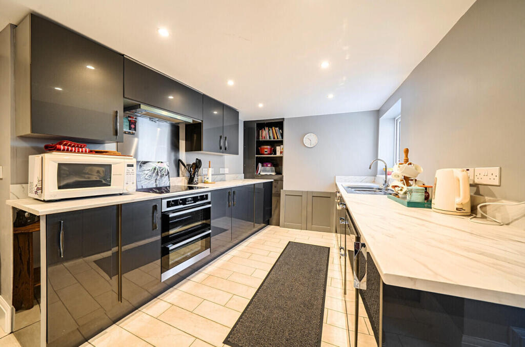 House in Exeter - View 4