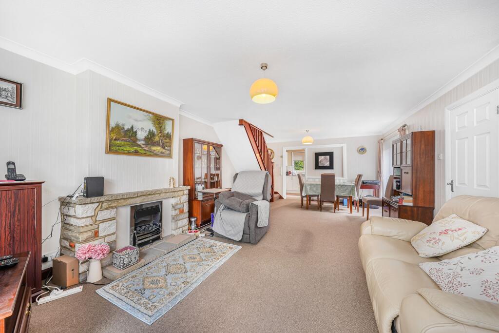 House in Harlow, Great Parndon - More