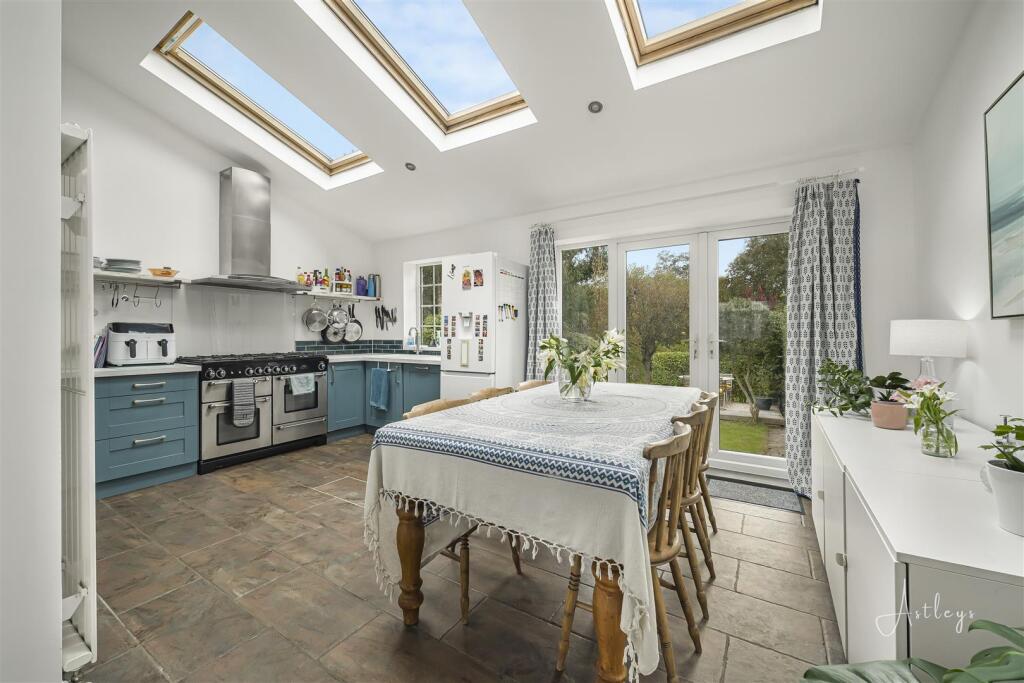 Coedcelyn Road, Derwen Fawr, Sketty, Swansea photo 3