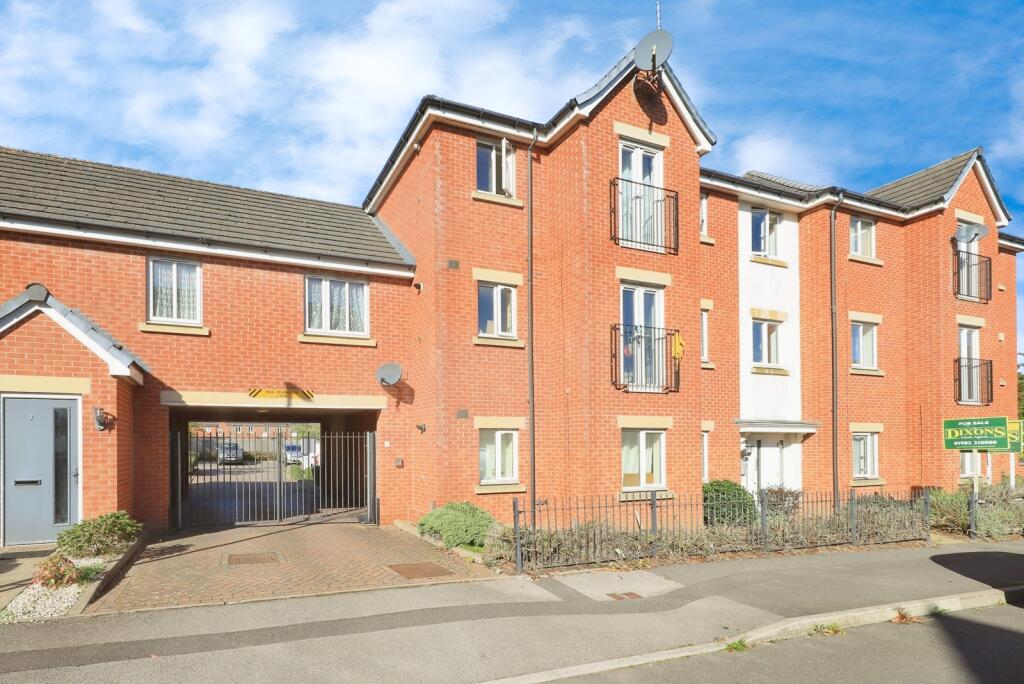 2-bed flat on Millport Road, Wolverhampton, West Midlands, WV4, £125,000