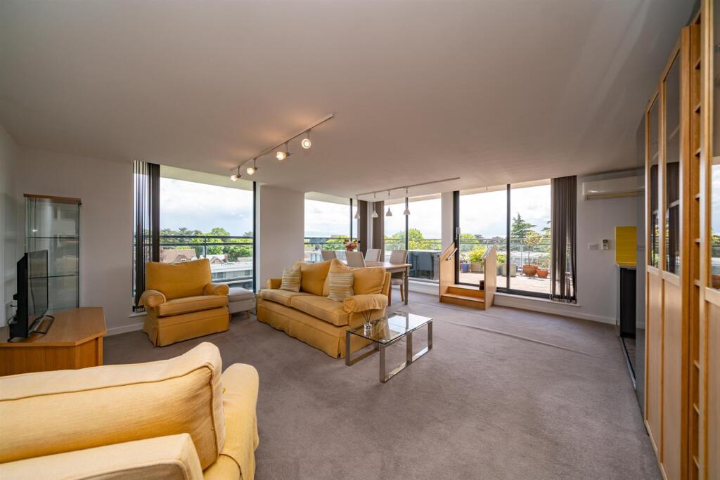 Apartment in St Albans, Bernards Heath - View 2