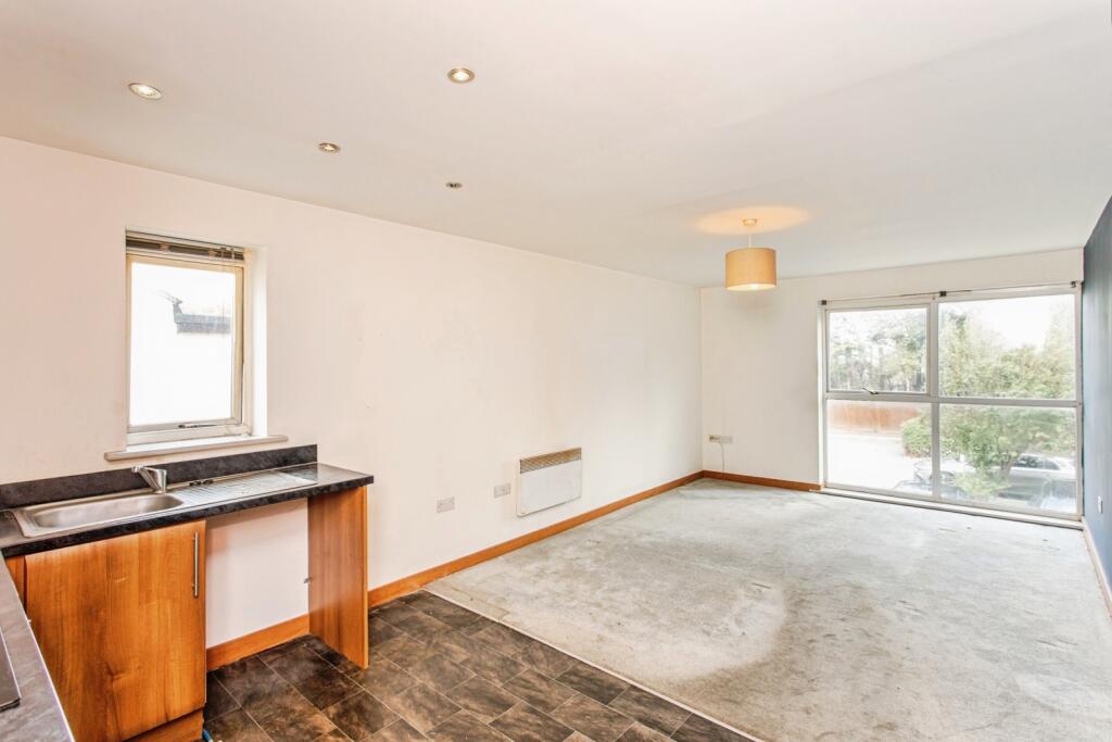 Apartment in Southend-on-Sea - View 4