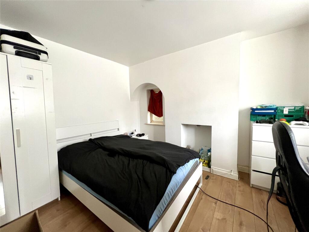 Ashenden Road, Guildford, Surrey, GU2 - View 5