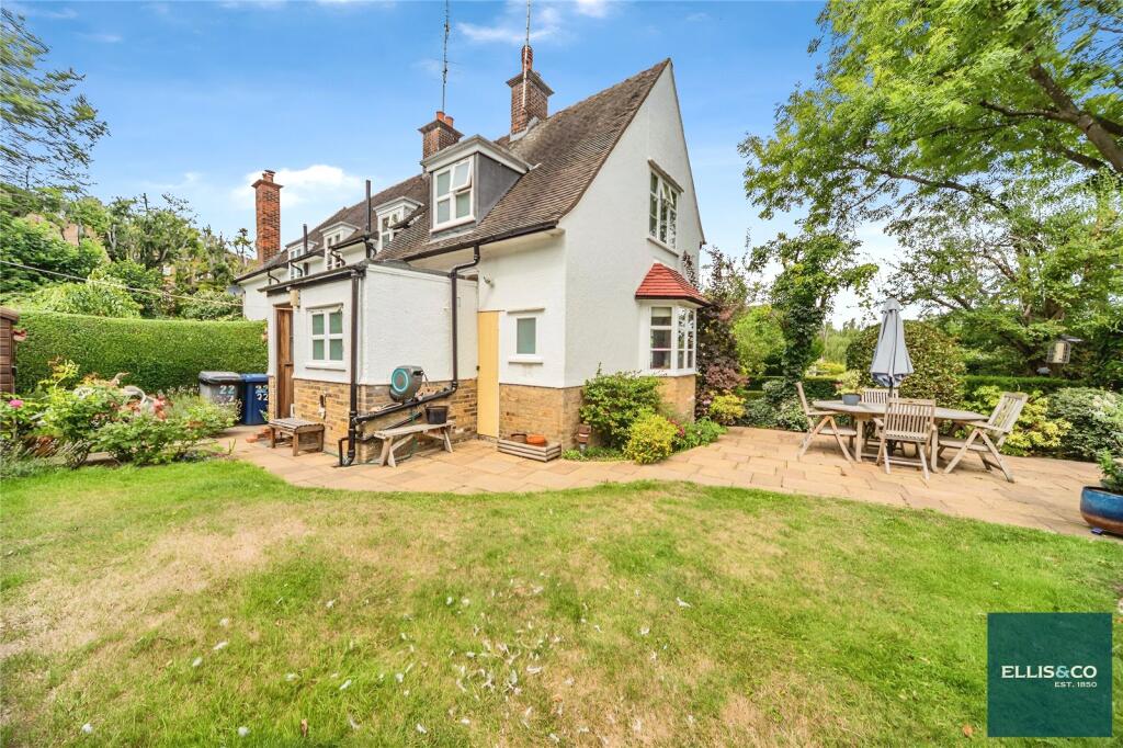 Main image of property: Creswick Walk, Hampstead Garden Suburb, NW11