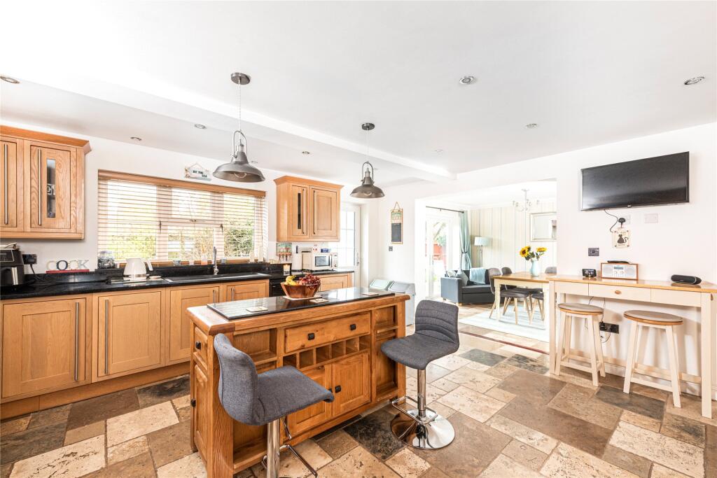 House in Milton Keynes, Caldecotte, Walton - View 3