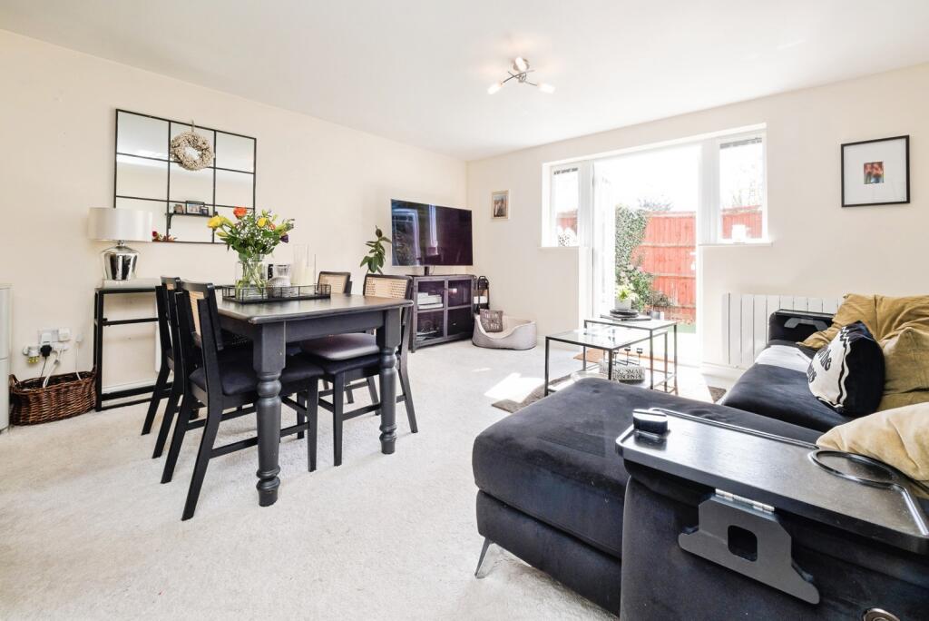 Apartment in Romford - View 2