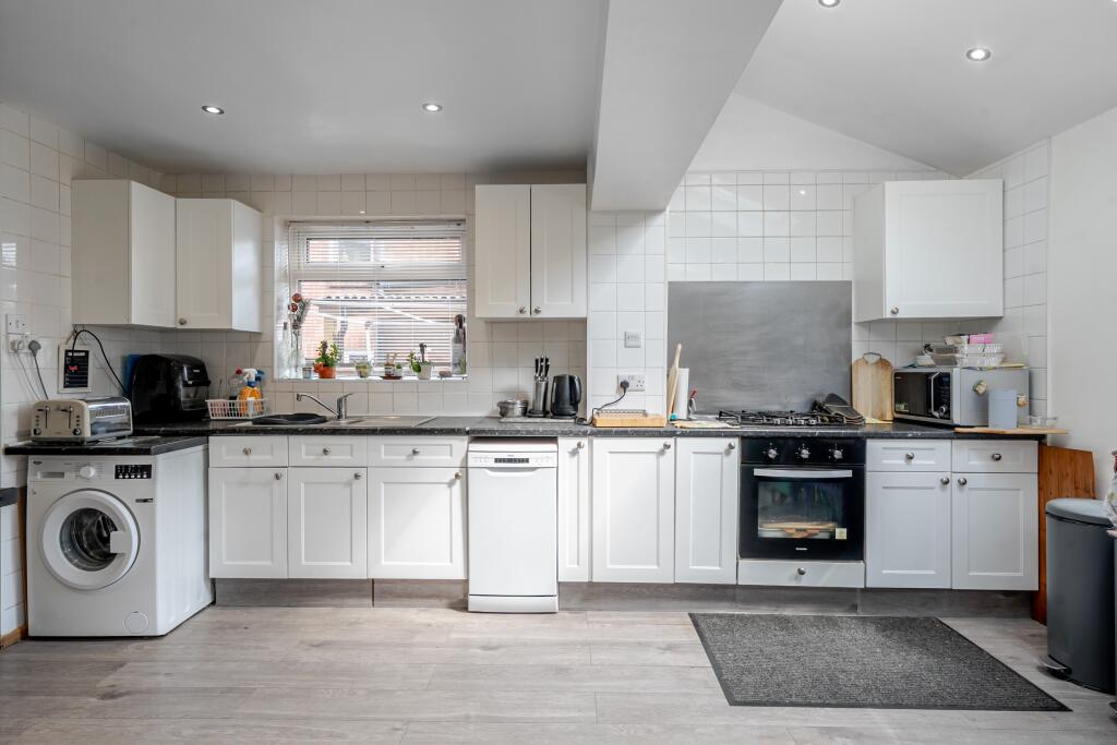 House in Leeds, West Yorkshire - View 4