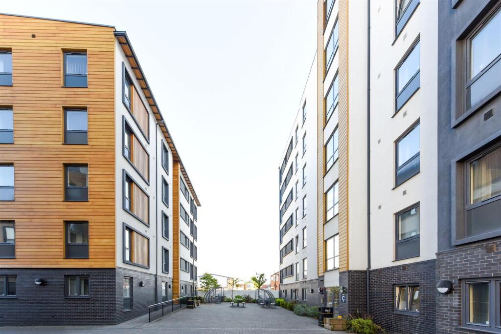 1 bedroom flat share for rent