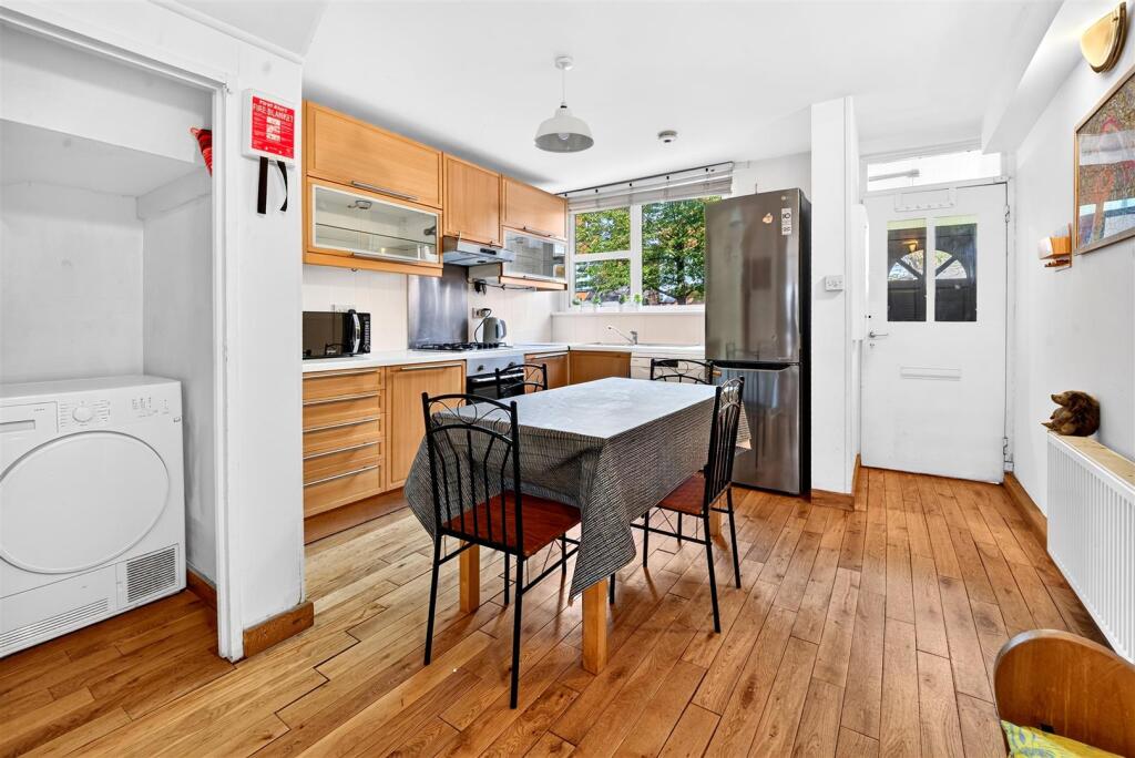 House in London - View 5