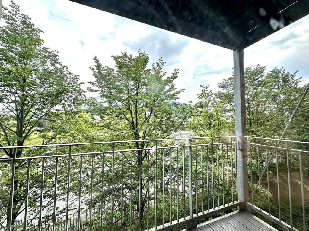 Apartment in Manchester - More