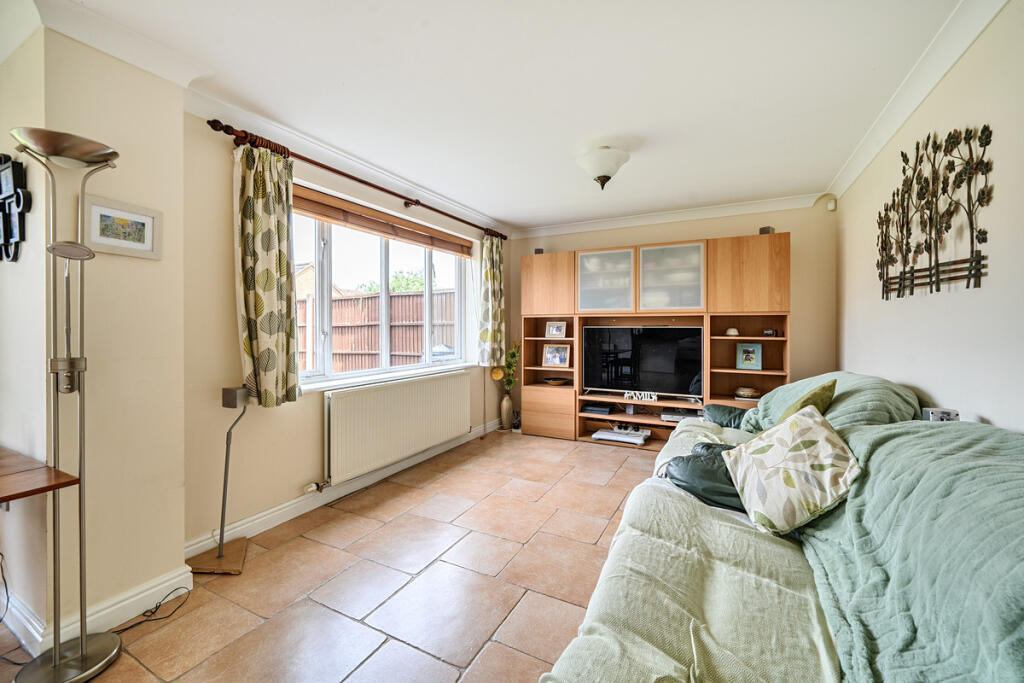 House in Milton Keynes, Grange Farm, Shenley Church End - More