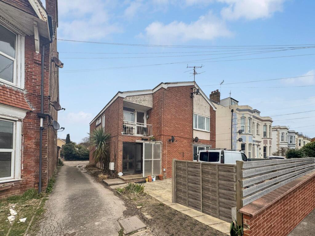 Main image of property: 140 Aldwick Road, Bognor Regis, West Sussex, PO21