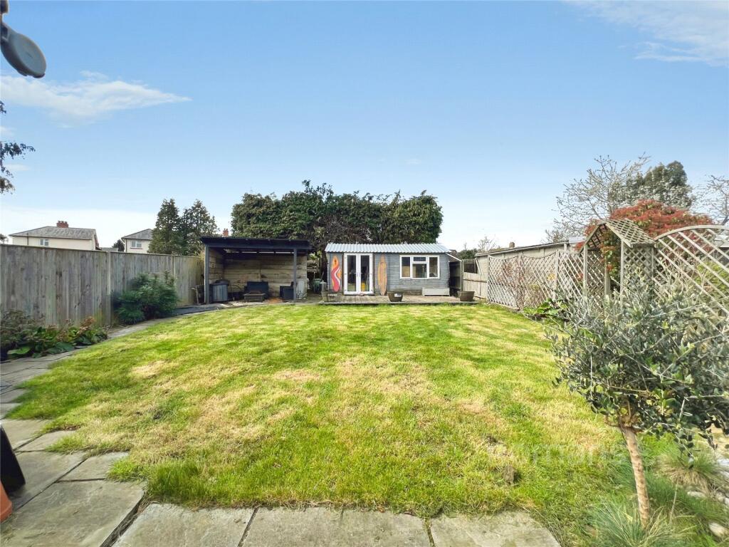 House in Rushmoor, North Town - View 3
