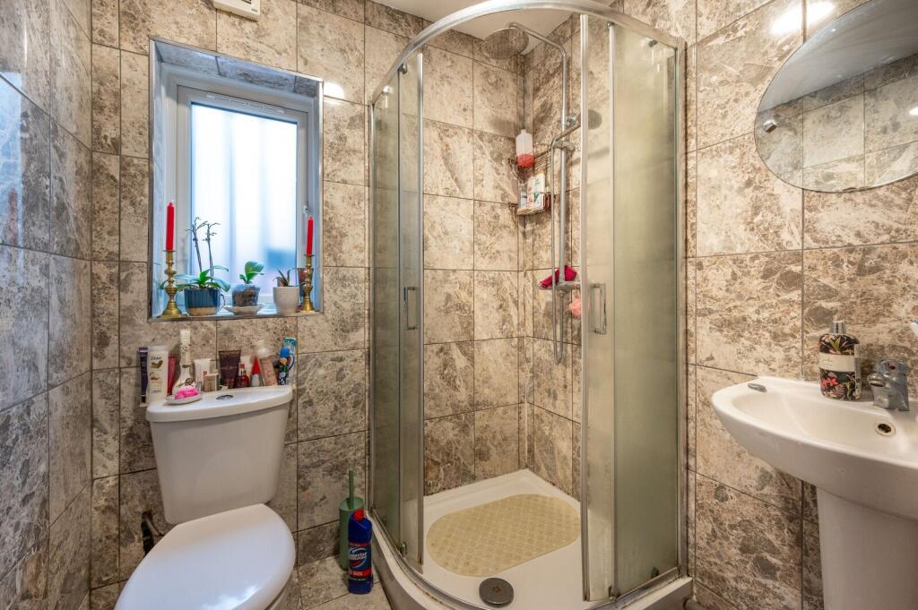 Apartment in London, Canning Town - View 4