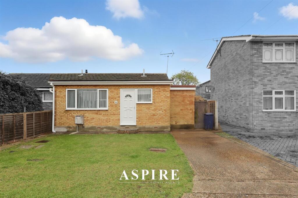 3-bed bungalow on Kent Avenue, Canvey Island, £300,000