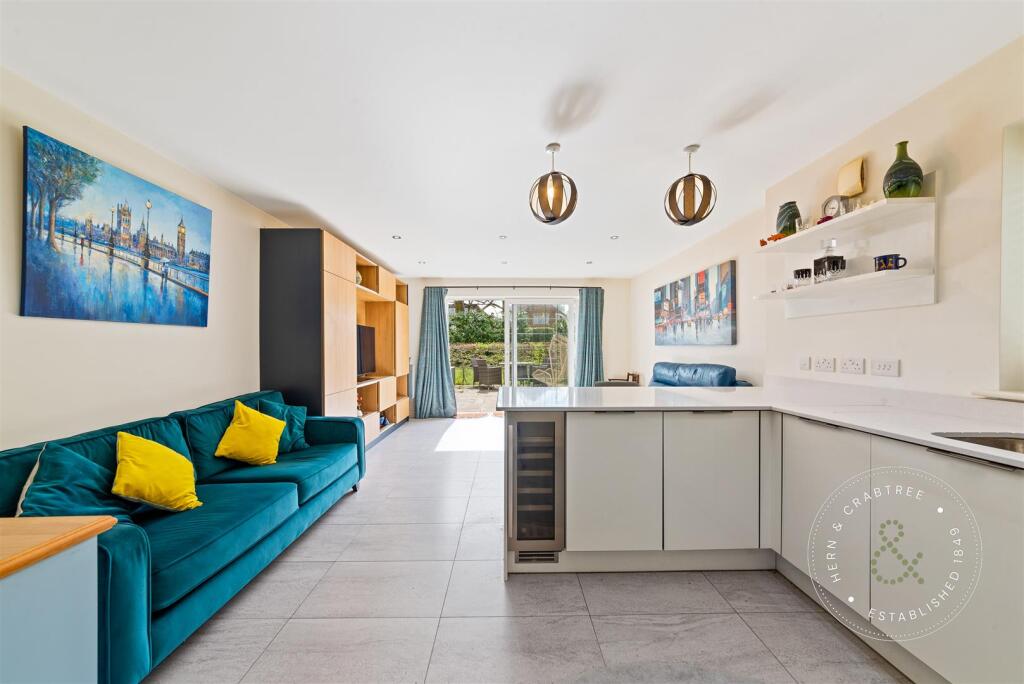 Apartment in Cardiff, Danescourt, Llandaff - View 2