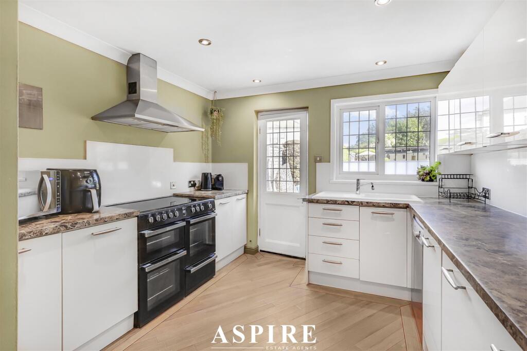 House in Romford - More
