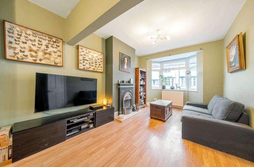 Arthur Street, Bushey, Hertfordshire, WD23 photo 3