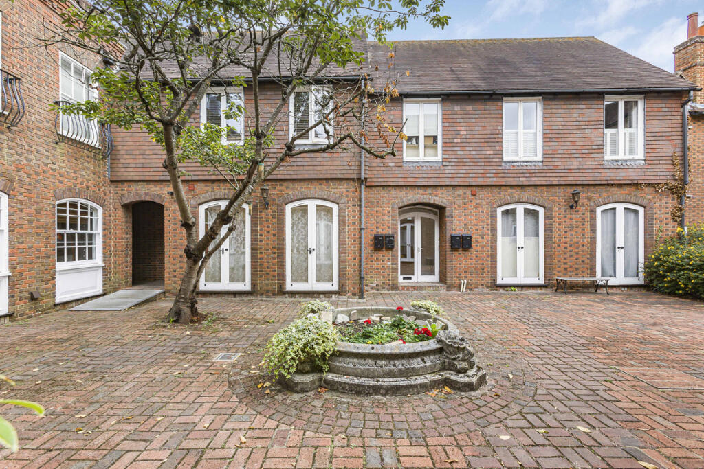 Main image of property: Lombard Street, Abingdon, OX14