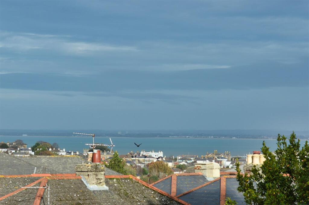 House in Ryde, Oakfield - View 5