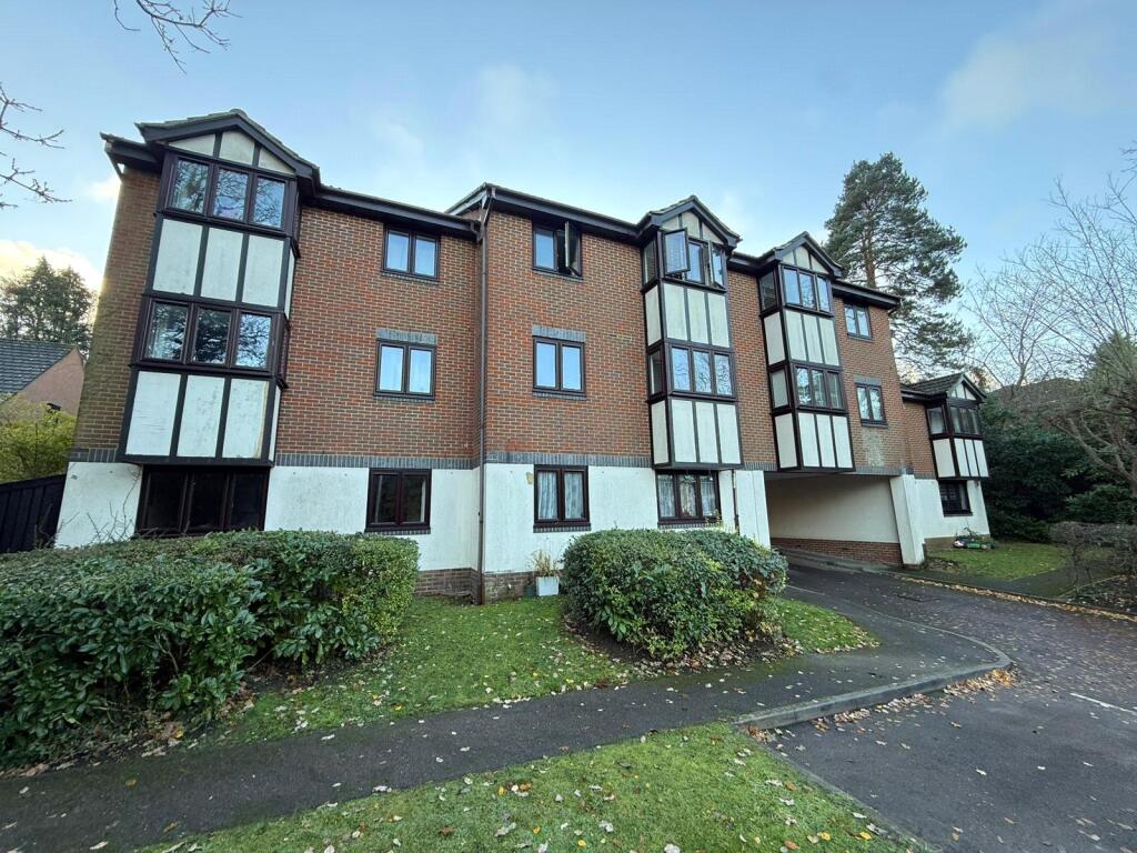 Main image of property: Woodpeckers, Crowthorne Road, Bracknell, Berkshire, RG12