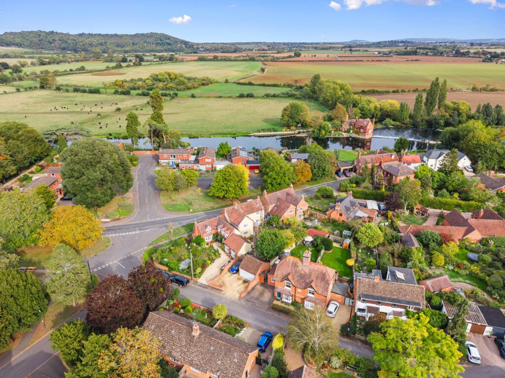 Chequers Lane, Fladbury, WR10 photo 4