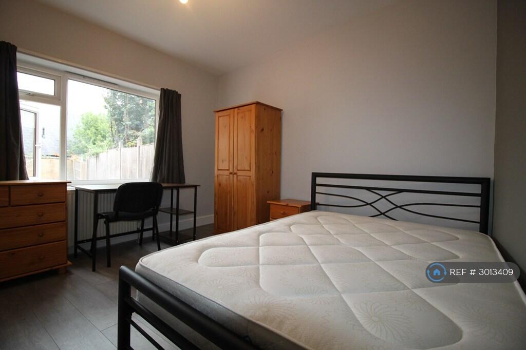 House in Southampton - More
