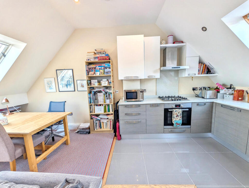 Apartment in Enfield - View 5