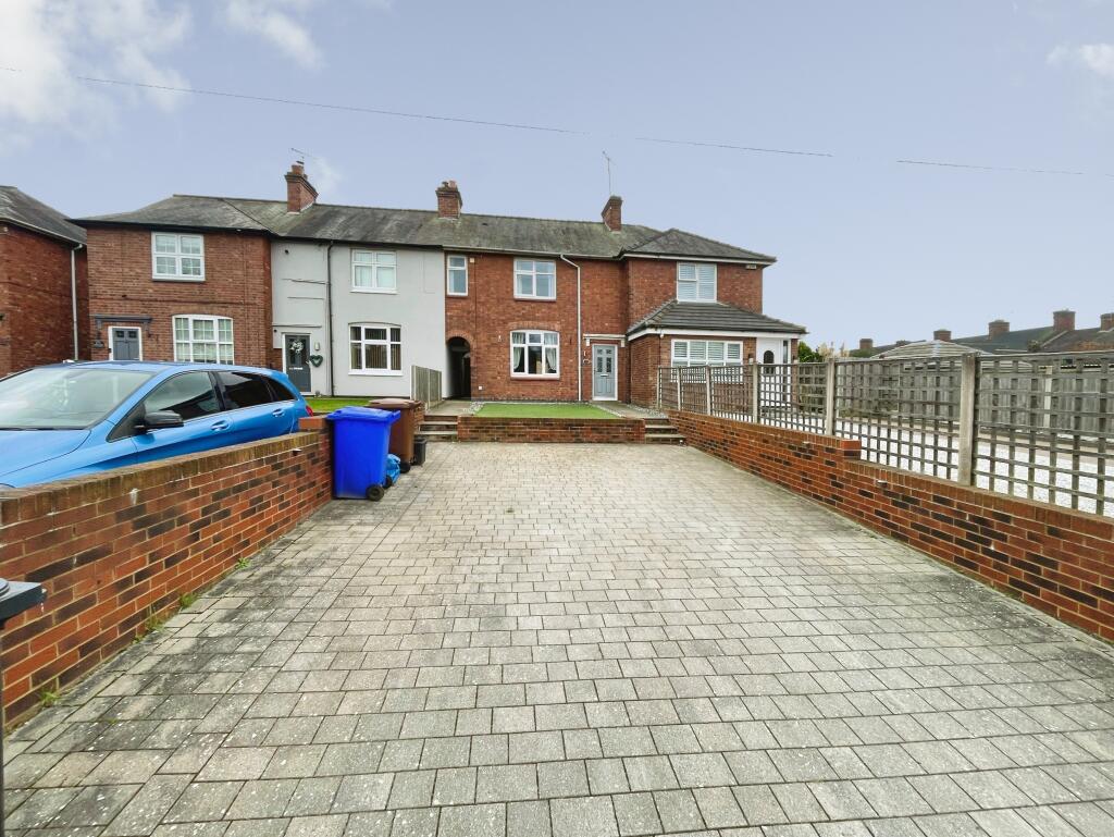 3-bed terraced on Woods Lane, Stapenhill, Burton-on-Trent, DE15, £220,000