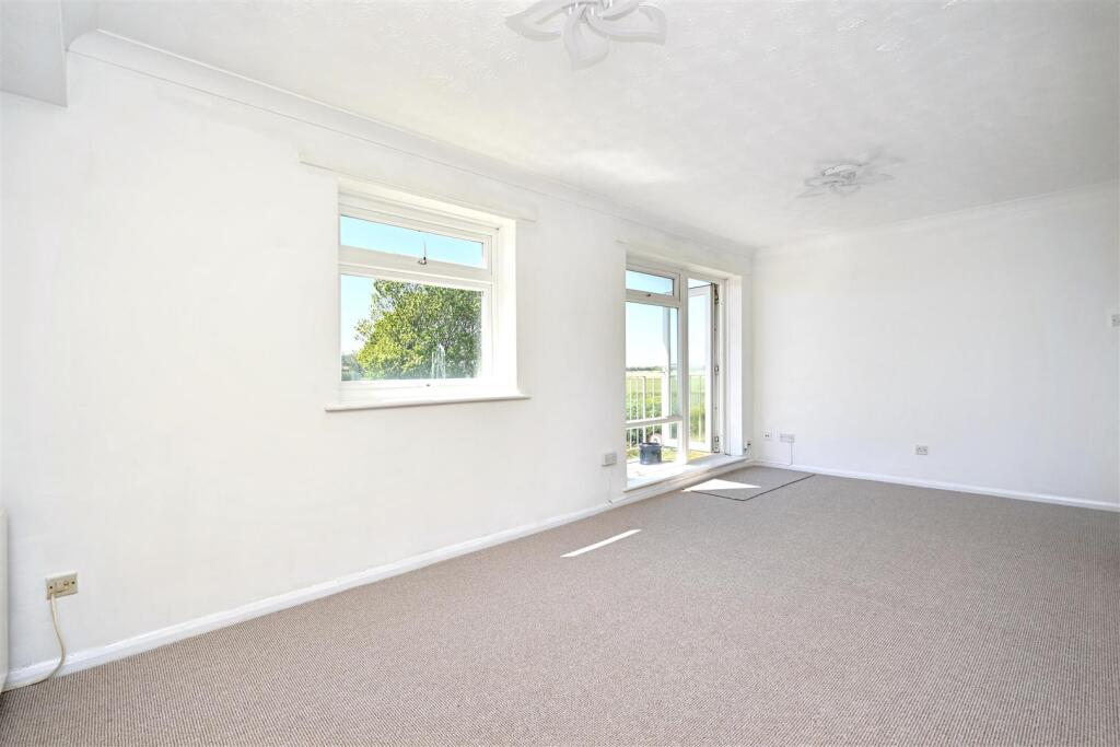 Apartment in Eastbourne, St Anthony's Hill - View 5