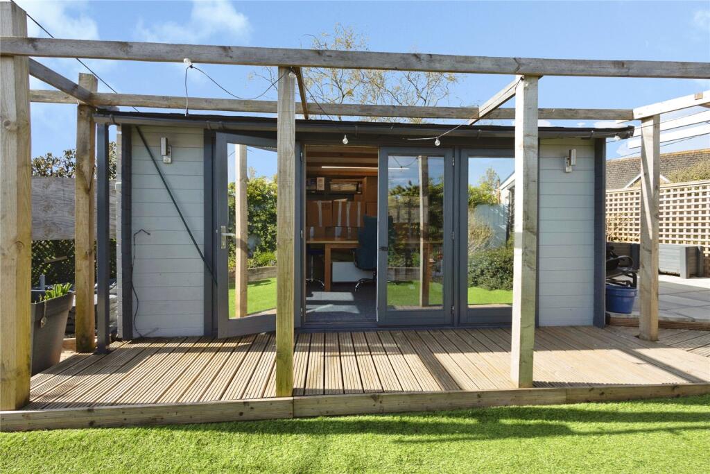 House in Burry Port, Pembrey and Burry Port Town - More
