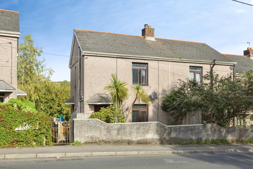 3-bed terraced on Berrycombe View, Bodmin, Cornwall, PL31, £160,000
