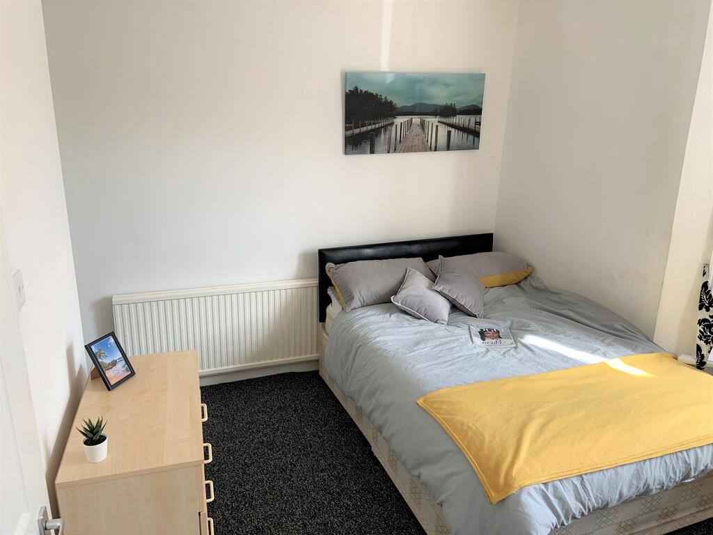 House in Southampton - More