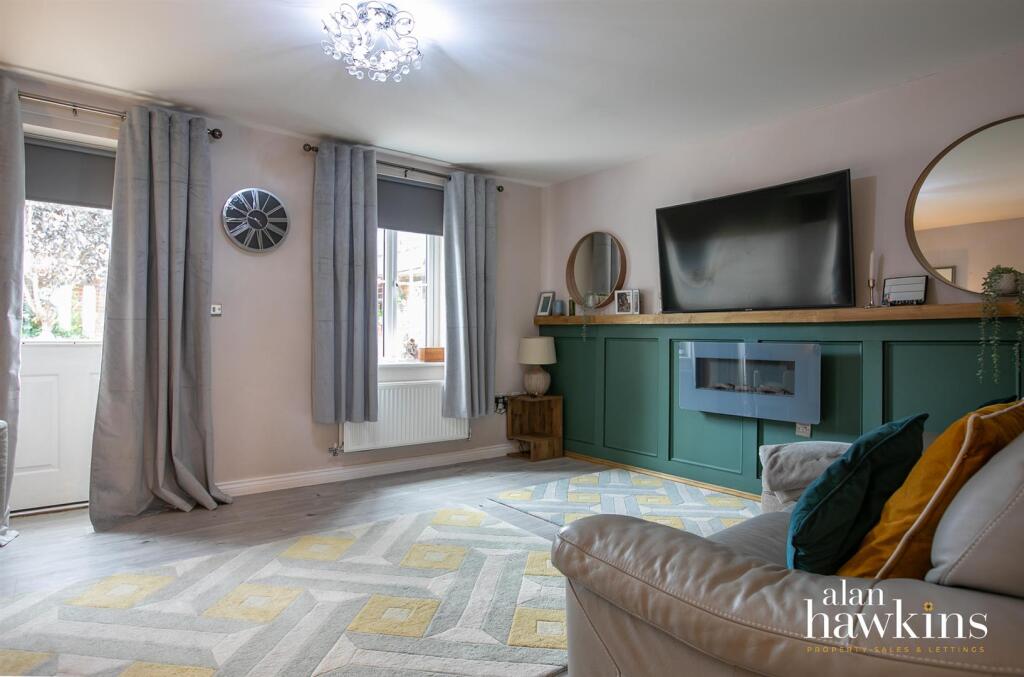 House in Royal Wootton Bassett, Wiltshire - View 4
