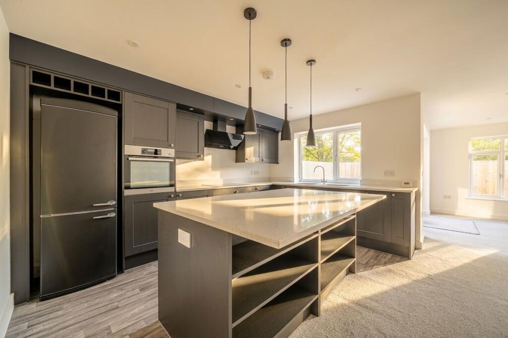 Highmoor Lane, Cleckheaton, BD19 photo 5