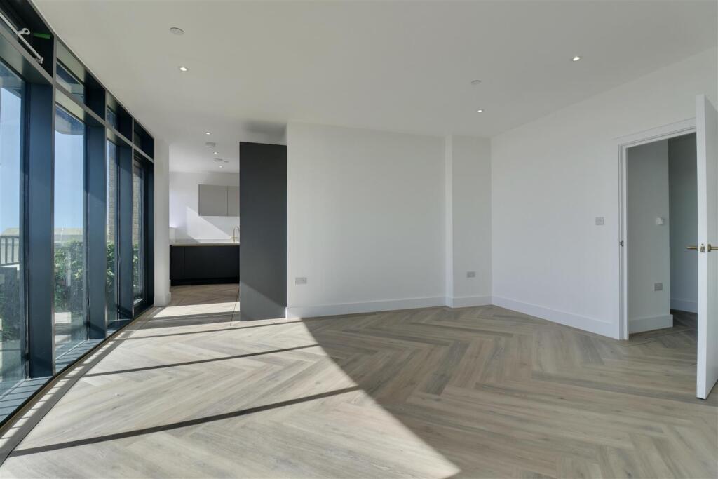 Apartment in Southsea - View 5