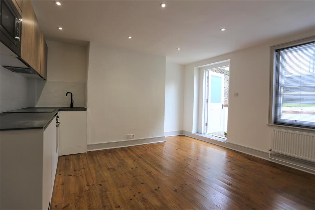 Apartment in Brighton - View 5