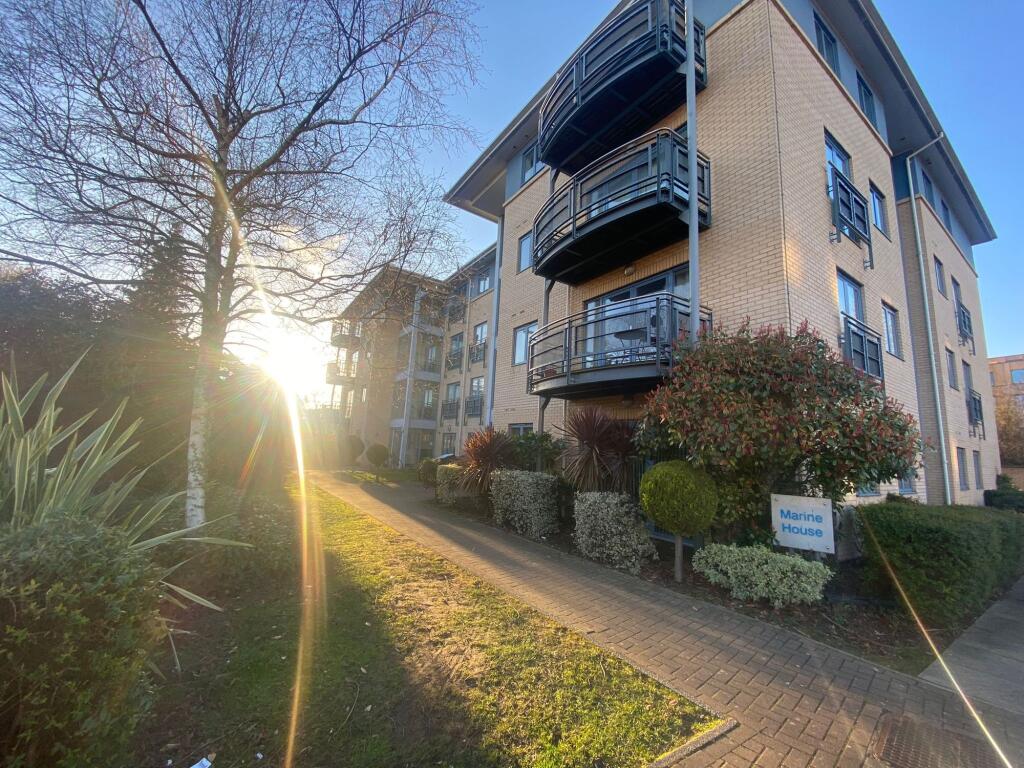 2-bed apartment on Castle Quay Close, Nottingham, NG7, £155,000