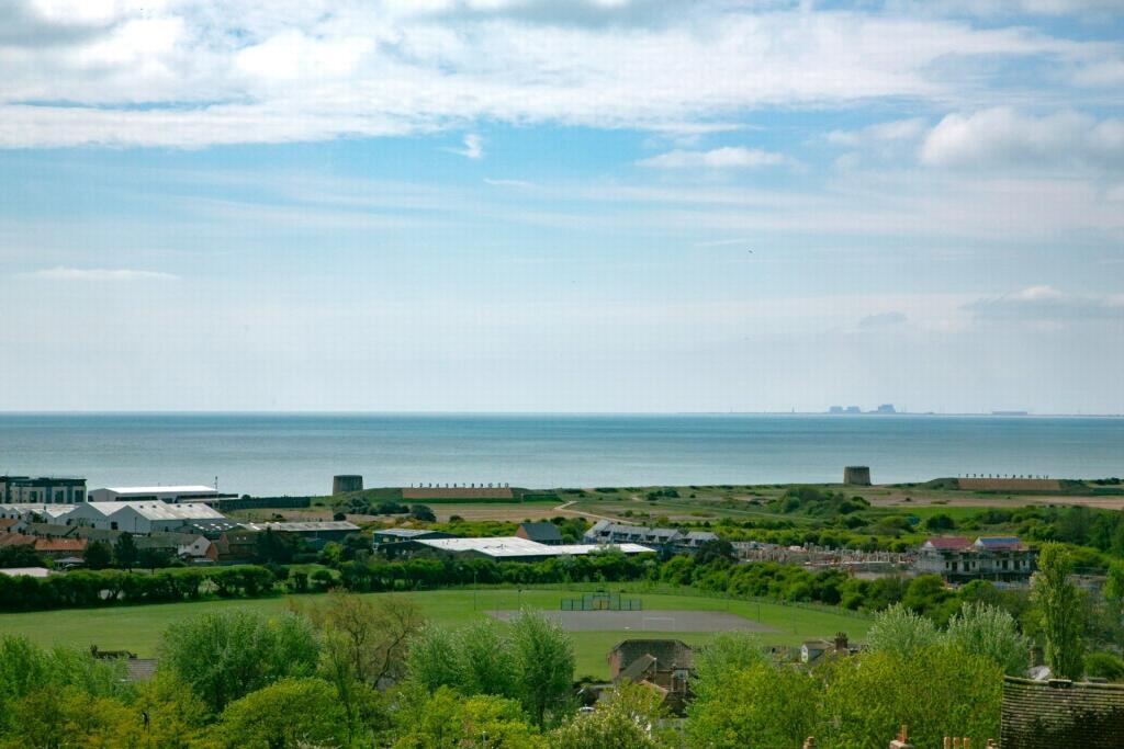 North Road, Hythe, CT21 photo 3